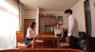 SONE-795 ママ友にオナ猿息子の性処理サポート頼まれたご無沙汰お母さん、若き絶倫チ●ポに完全敗北。 奧田咲